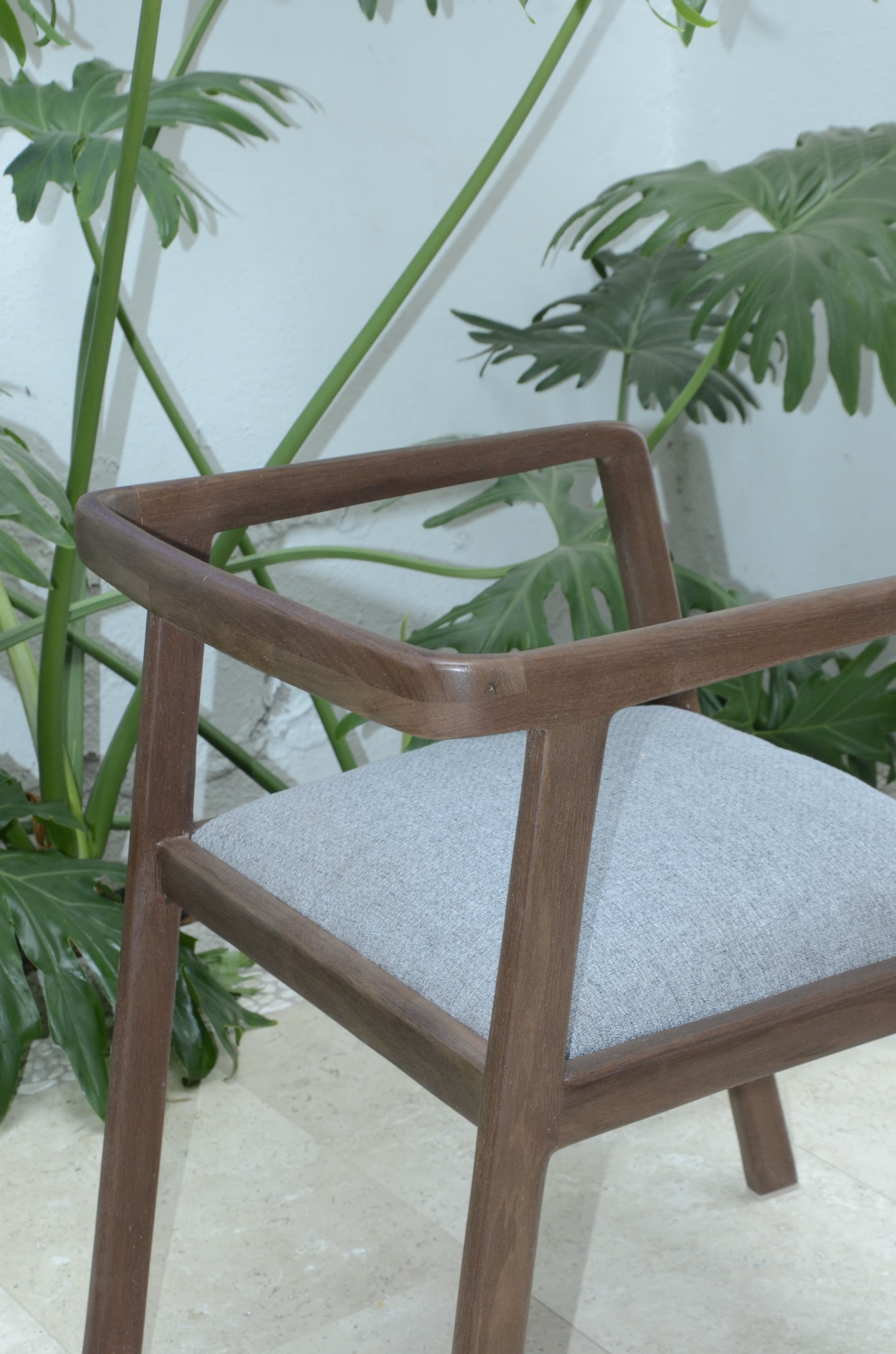 Silla Nucis  de Nogal Tapizada — thumbnail 3